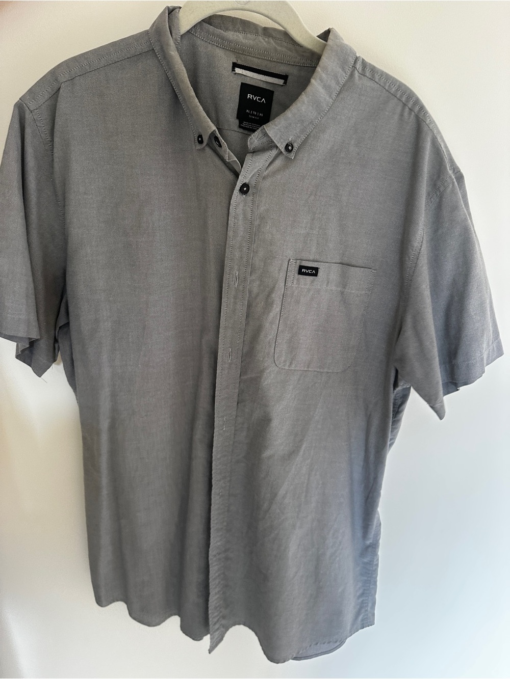 RVCA Men's Short Sleeve Button-Down Shirt - Light Gray